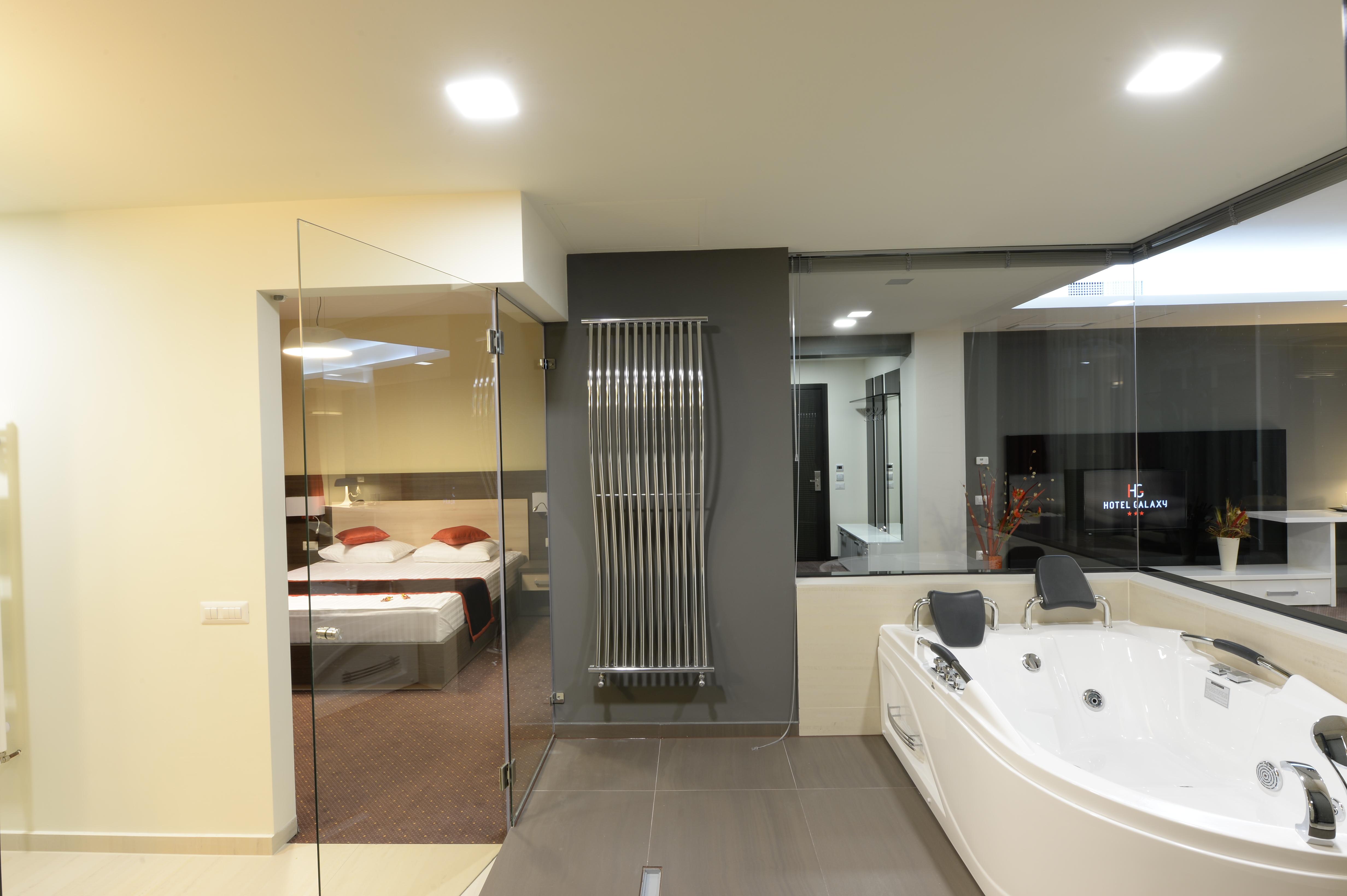 Hotel Galaxy Dumbravita  Luaran gambar