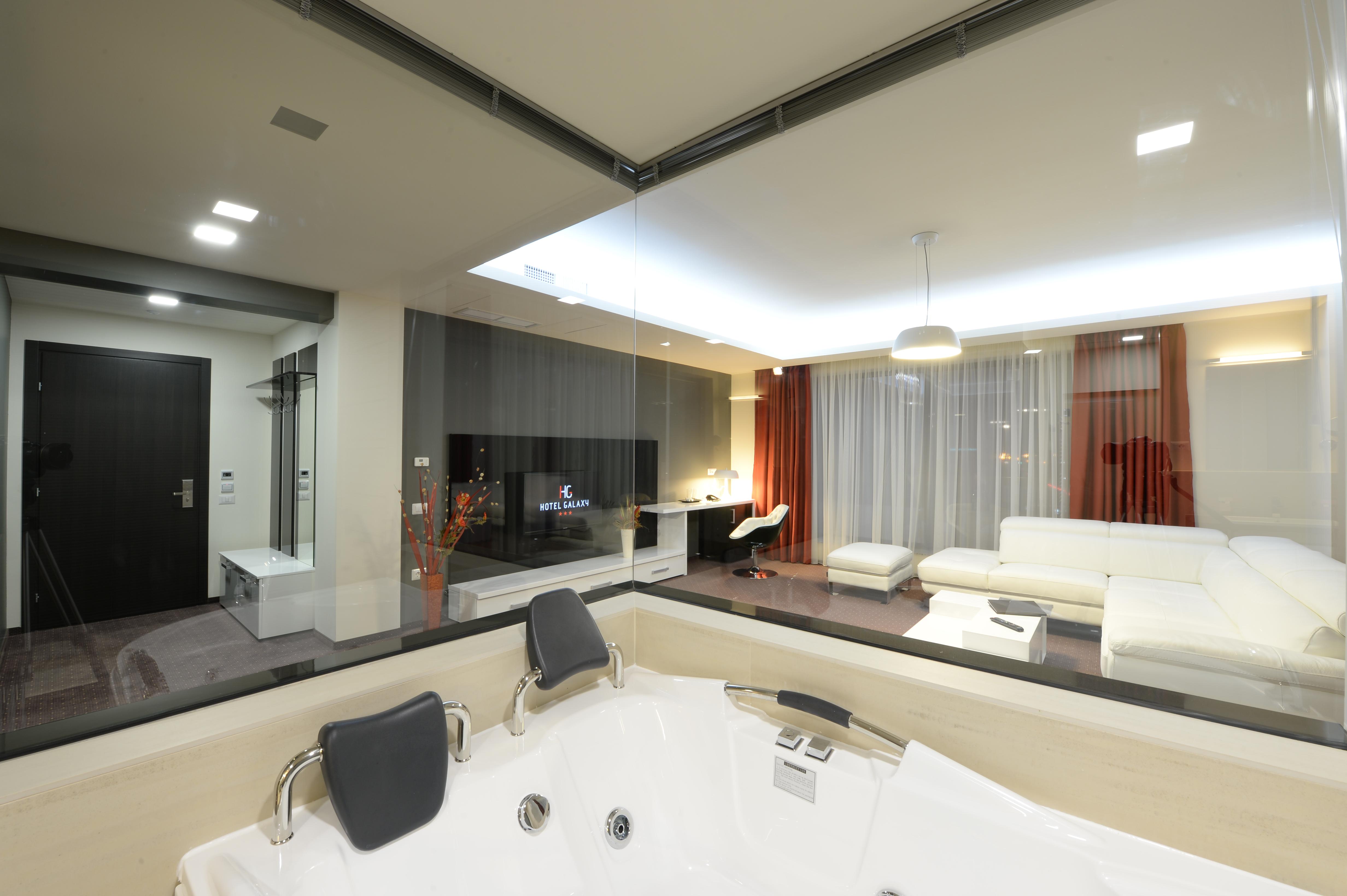 Hotel Galaxy Dumbravita  Luaran gambar