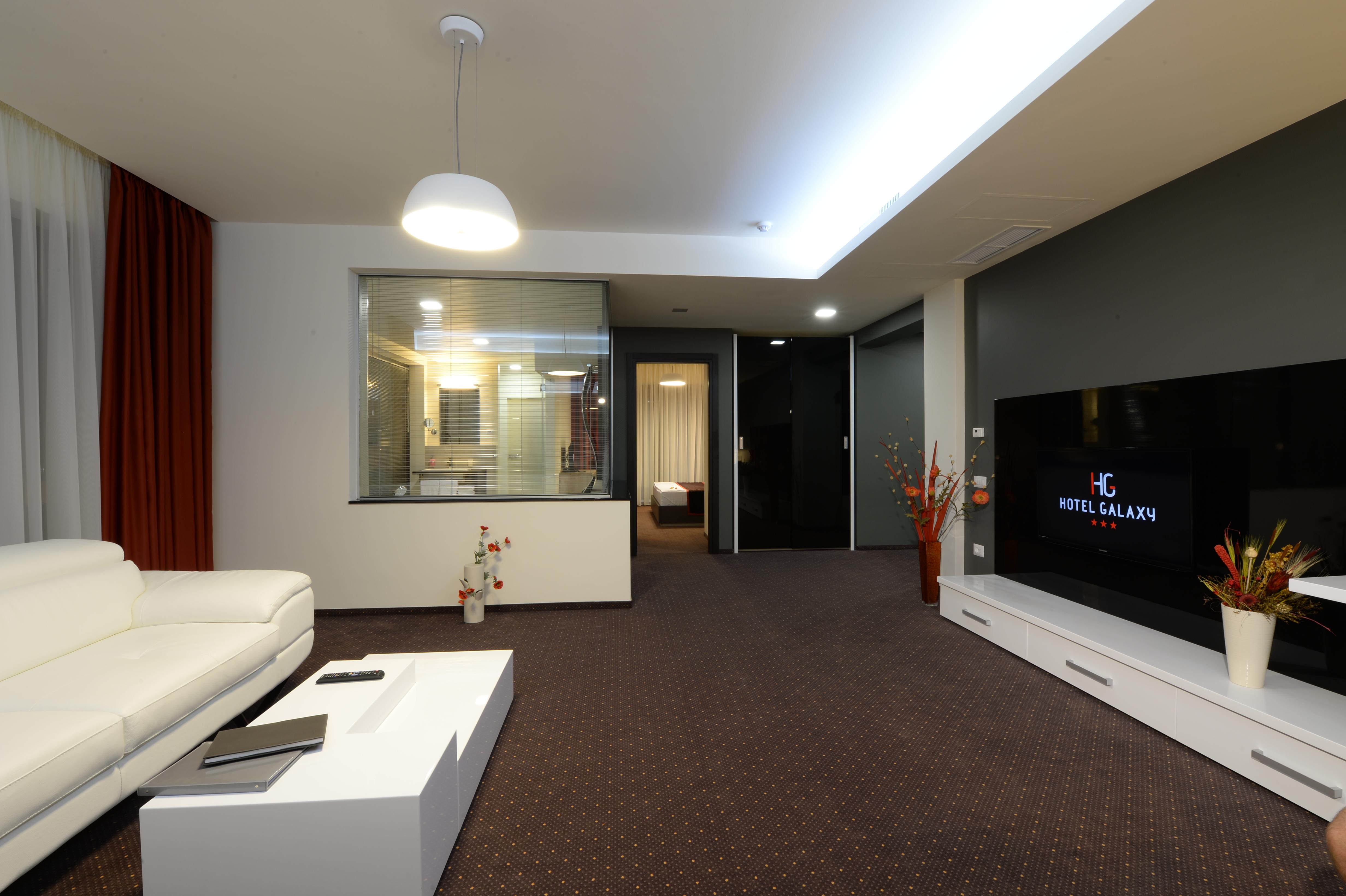 Hotel Galaxy Dumbravita  Luaran gambar