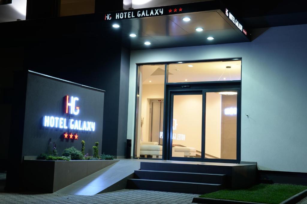 Hotel Galaxy Dumbravita  Luaran gambar
