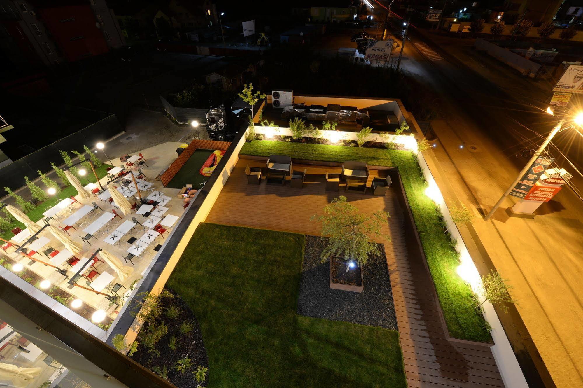 Hotel Galaxy Dumbravita  Luaran gambar
